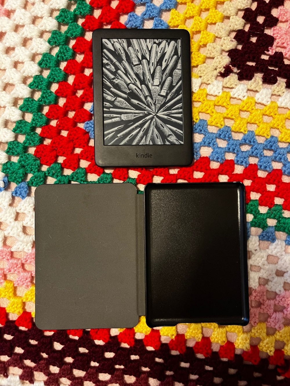10th Gen Kindle w/ Case